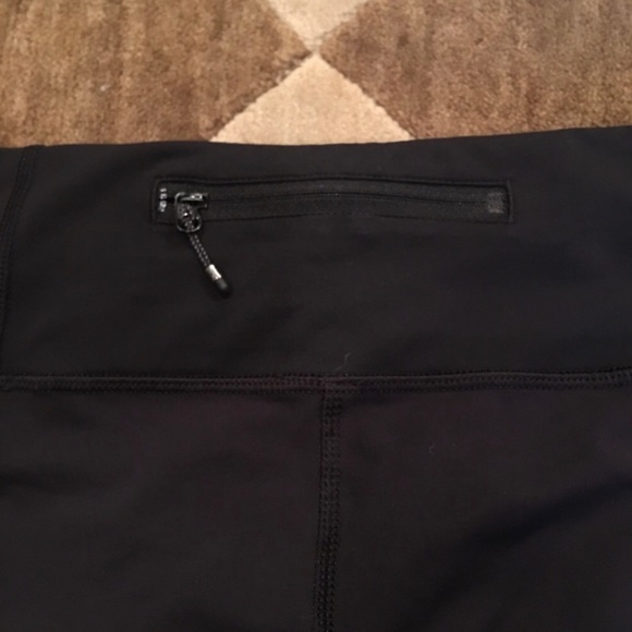 ❣️Lululemon black crop  pants with zip pocket - Picture 4 of 7